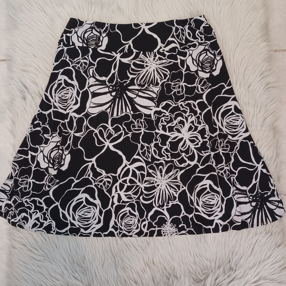 Black & White Chico's Floral Print A-line Skirt Size Large - Picture 3 of 4